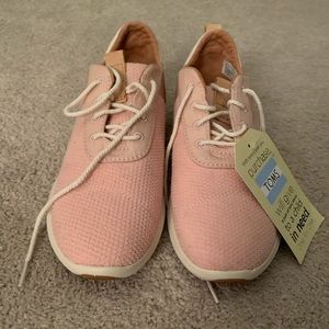 NWT Toms fashion sneakers